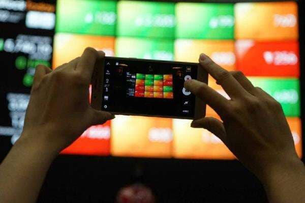 Penyebab IHSG Anjlok 6, Analis: Kebijakan Macet Pemerintah