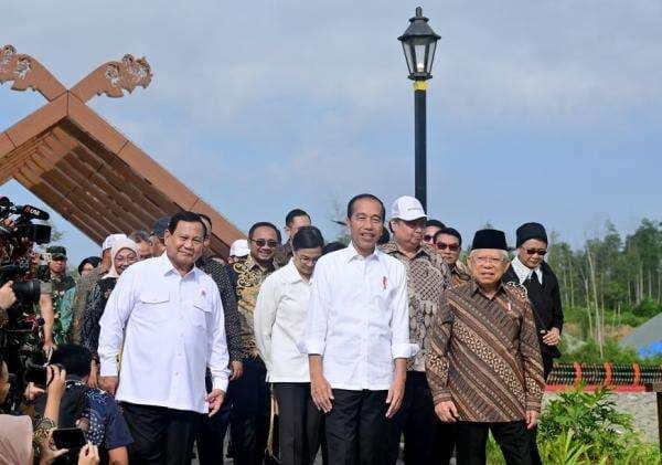 Momen Jokowi Ajak Airlangga dan Menteri Kabinet Hirup Udara Pagi IKN