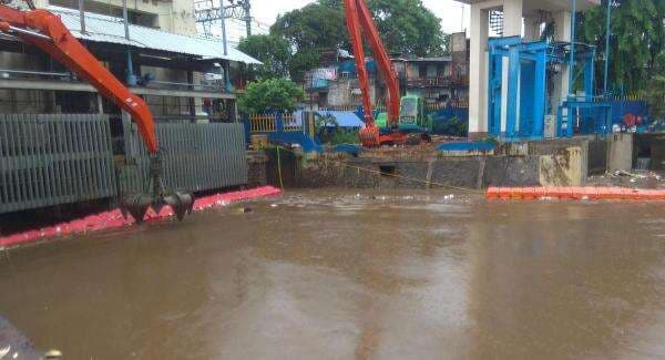 Jakarta Diguyur Hujan, Pos Pantau Sunter Hulu Naik Jadi Siaga 2