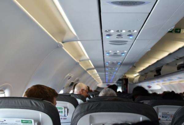 Gegara Penumpang Minta Selimut, Pramugari Ngamuk Bikin Pesawat Batal Terbang