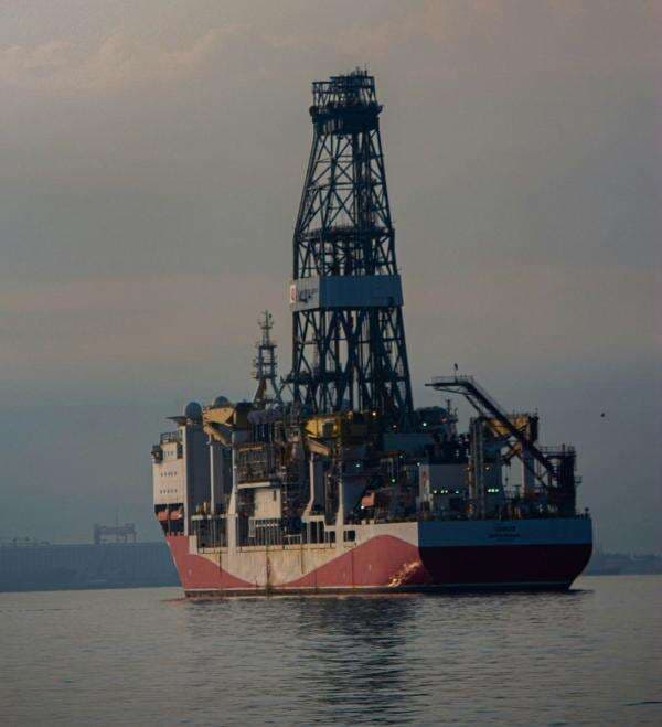 Rig Pengeboran Minyak di Teluk Suez Terbalik, 4 Kru Tewas