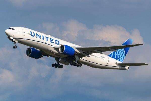 Pesawat Tujuan Shanghai Putar Balik ke Los Angeles Gara-Gara Pilot Lupa Bawa Paspor