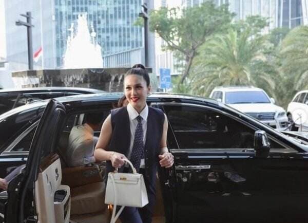 Intip Spesifikasi Mobil Rolls-Royce Sandra Dewi, Kado dari Harvey Moeis