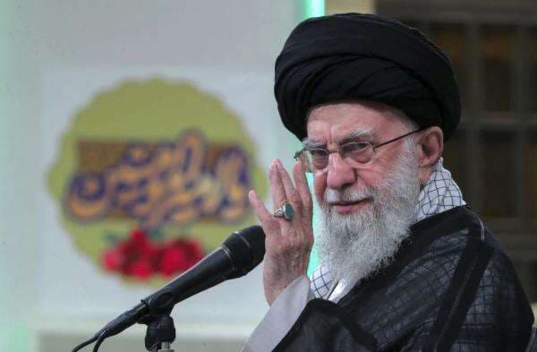Profil Ayatollah Khamenei, Seorang Petinggi Iran yang Berkuasa Lahir dari Keluarga Sederhana Profil Ayatollah Khamenei, Seorang Petinggi Iran yang Berkuasa Lahir dari Keluarga Sederhana