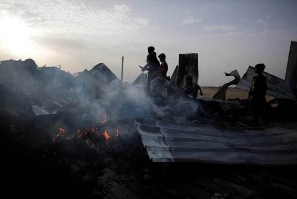 Israel Kembali Bom Tenda Para Pengungsi Gaza, 20 Warga Palestina Tewas