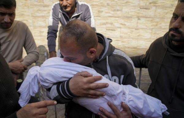 Israel Makin Brutal! Korban Tewas Warga Gaza Tembus 52.200 Orang