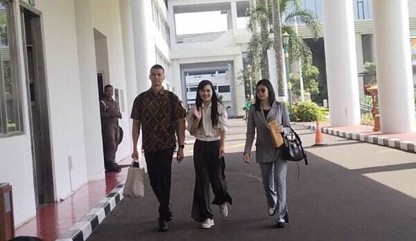 Jalani Pemeriksaan, Sandra Dewi Mohon Doa