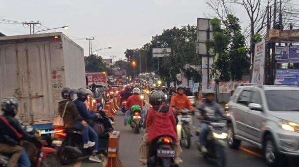 Puncak Arus Mudik Lebaran 2025, Bundaran Cibiru Bandung Macet