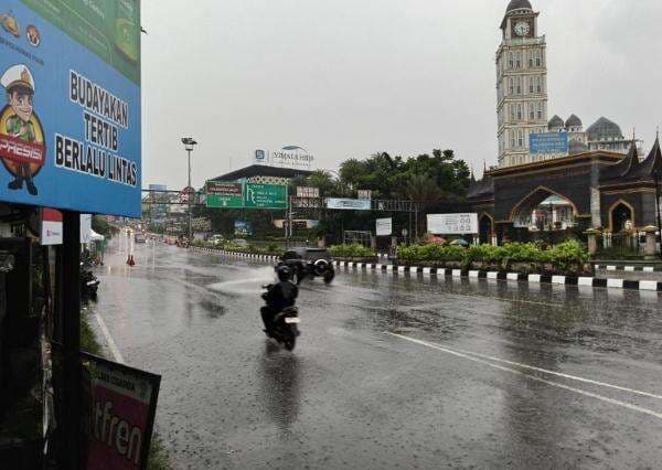 Jalur Puncak Bogor Diguyur Hujan, Lalin Kembali Normal Dua Arah
