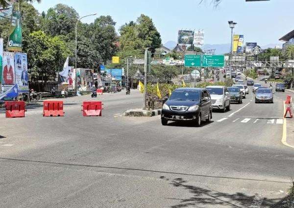 Lalin Padat, Jalur Arah Puncak Bogor Ditutup Sementara Berlaku Satu Arah Turun
