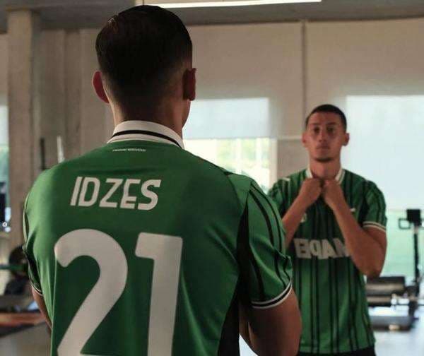 Resmi Bergabung, Jay Idzes Pamerkan Seragam Sassuolo dengan Nomor Punggung 21!