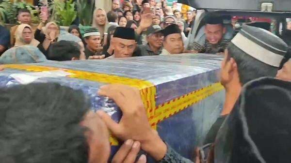 Jenazah Tukang Ojek Korban Kebrutalan KKB Papau Tiba di Rumah Duka di Gowa, Keluarga Histeris