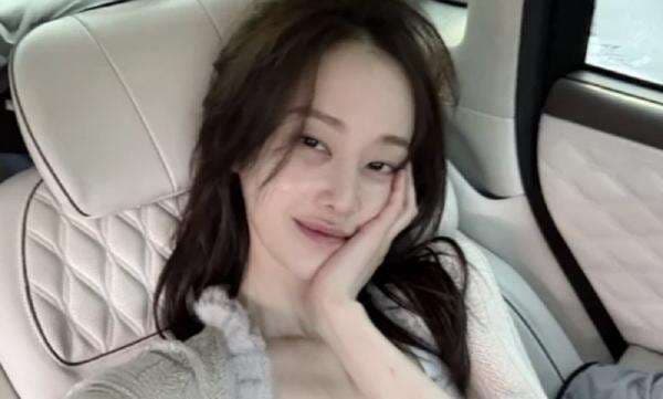 Jeon Jong Seo Dikritik Usai Unggah Foto Selfie di Tengah Masa Berkabung Korea Selatan