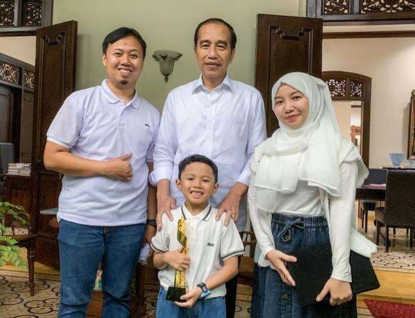 Jokowi Bertemu Siswa SD Peraih Medali Emas Olimpiade Matematika, Ini Pesannya