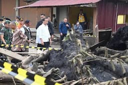 Jokowi Minta Kementerian PUPR dan Pemda Siapkan Lahan untuk Relokasi Korban Banjir