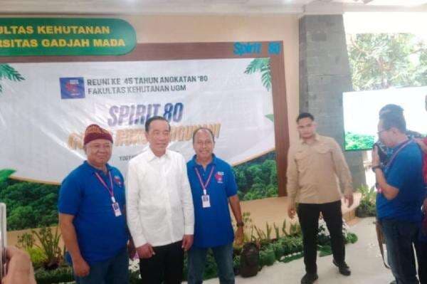 Jokowi Hadiri Reuni Fakultas Kehutanan UGM, Para Alumni Berebut Swafoto