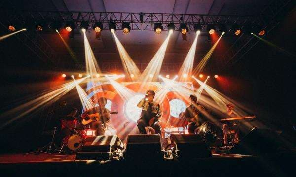 Juicy Luicy Ukir Sejarah, Album Nonfiksi Tembus 1 Miliar Stream