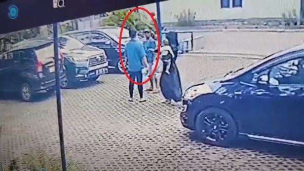 Juru Parkir Kafe di Pasuruan Nekat Tantang Duel Polisi Terekam CCTV