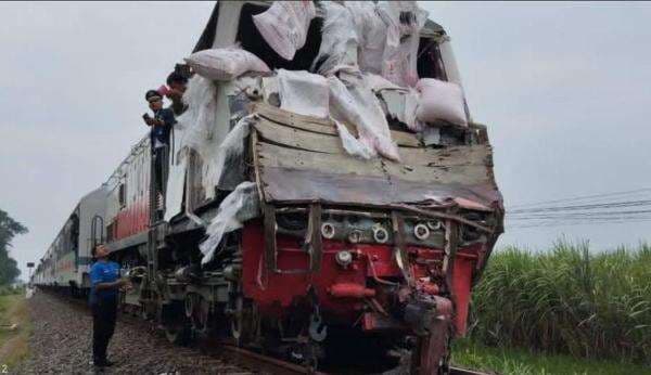 Kesaksian Mengerikan Penumpang saat KA Kertanagara Tabrak Truk Pupuk di Kediri