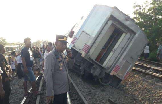 Kronologi Lengkap KA Argo Bromo Anggrek Anjlok di Stasiun Pagaden Baru Subang