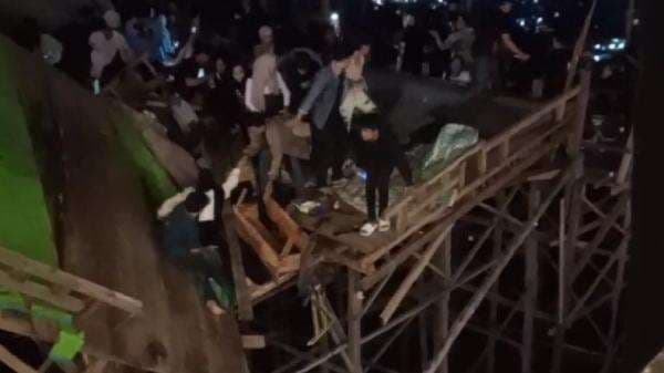 Kafe di Lampung Ambruk, Pengunjung Berjatuhan