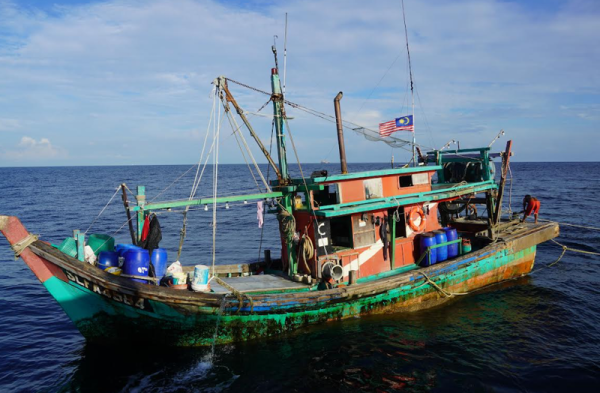 WNI Jadi ABK Kapal Ilegal Berbendera Malaysia, Tergiur Gaji Rp10 Juta tapi Negara Rugi Rp19 Miliar