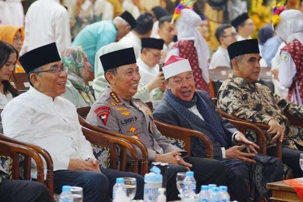 Hadiri Haul Ponpes Buntet Cirebon, Kapolri: Polisi dan Ulama Saling Melengkapi