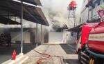 Kebakaran Hebat Bikin Ludes Gudang Arsip Bank BTPN Bojonegoro