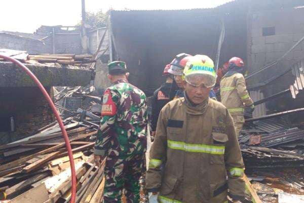 Pabrik Kerupuk di Bogor Terbakar Hebat, Api Bermula dari Wajan