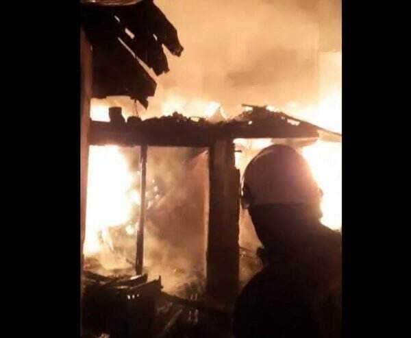 Kebakaran Melahap Rumah di Gambir, 16 Mobil Pemadam Diterjunkan