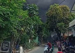 Kebakaran Pabrik di Gunung Putri Bogor, Sejumlah Unit Damkar Diterjunkan!