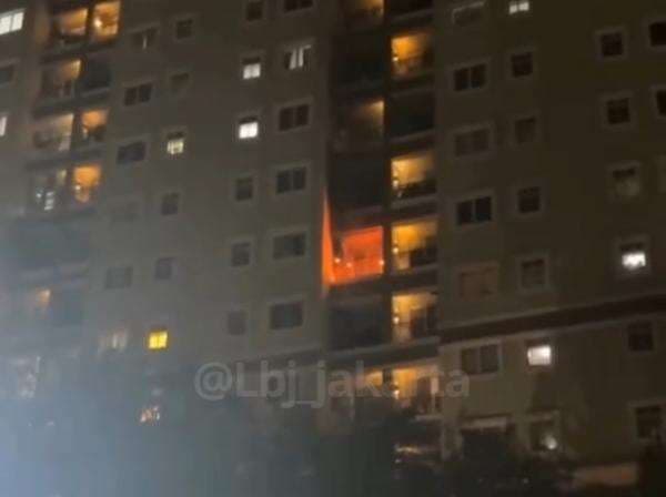 Kebakaran Landa Apartemen Mediterania Lagoon Residence Kemayoran