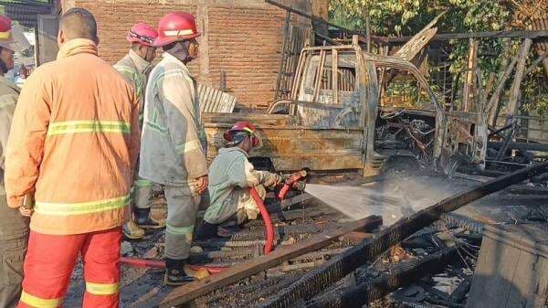 Teror Molotov oleh OTK, 2 Warung di Jombang Hangus Terbakar
