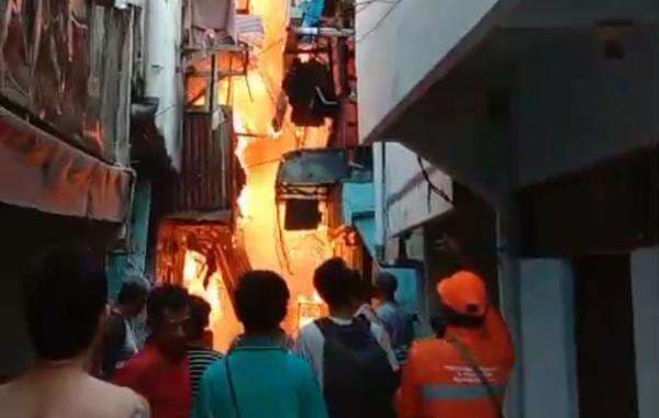 Kebakaran di Tambora Padam Usai 10 Jam, Puluhan Rumah Ludes Akibat Kelalaian Masak Ditinggal