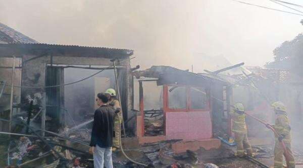 Kebakaran Kios dan Rumah di Cipete, 22 Unit Damkar Dikerahkan
