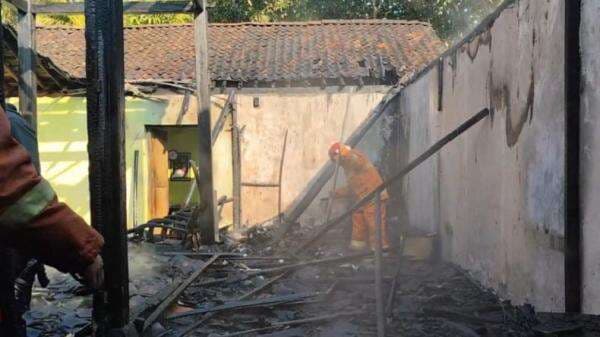 Lupa Matikan Kompor saat Pergi, Rumah Pengusaha Katering di Kulonprogo Hangus Terbakar