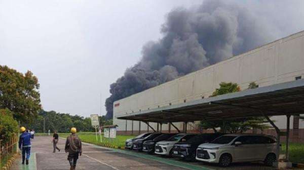 Kebakaran Hebat Pabrik di Kawasan Industri Karawang, Titik Api dari Ruang Produksi