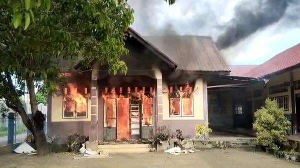 Kebakaran Hebat di SDN 2 Pidie Jaya, Siswa Panik Berhamburan