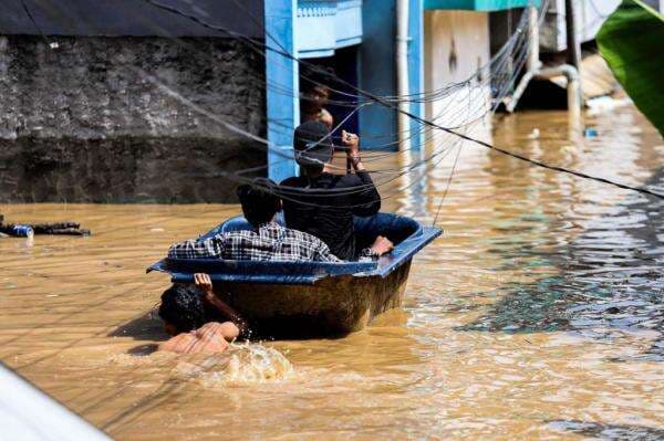 Tanggul Sungai Cinangka Jebol, Ratusan Rumah Terendam Banjir