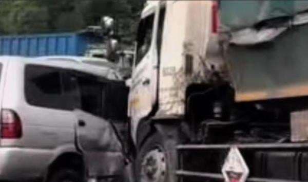 3 Kendaraan Kecelakaan Beruntun di Tol Jagorawi Akibat Sopir Mengantuk, Begini Kronologinya!