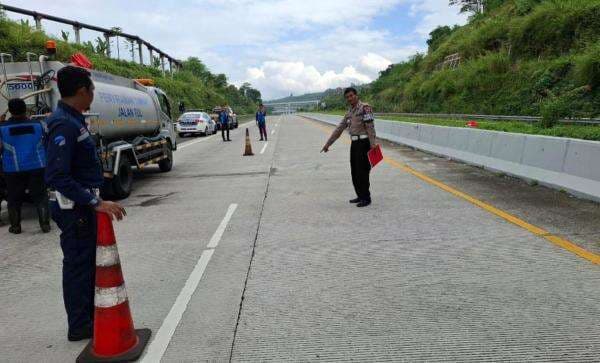 Minibus Terbalik di Tol Cisumdawu, 7 Karyawan RSUD Gunung Jati Cirebon Terluka