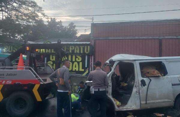 Kecelakaan Maut, Sopir Tewas dan 3 Orang Luka di Ketapang Bandung