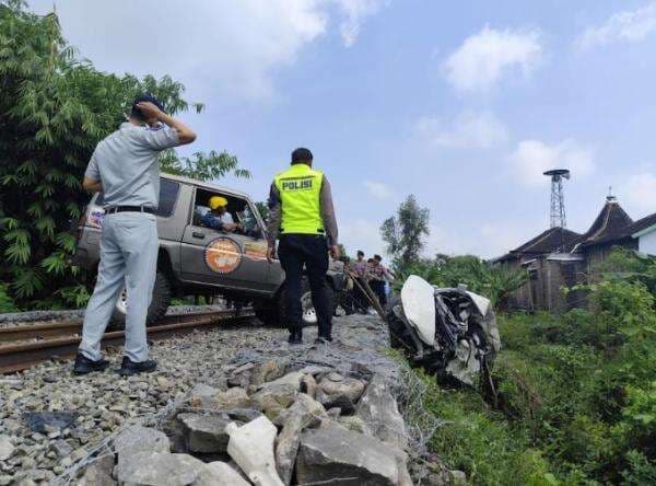 Kronologi Lengkap Kecelakaan Maut KA Batara Kresna vs Daihatsu Sigra di Sukoharjo
