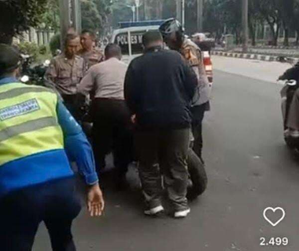 Pemotor Tabrak Petugas Taman di Pondok Indah Jaksel, Dua-duanya Tewas!