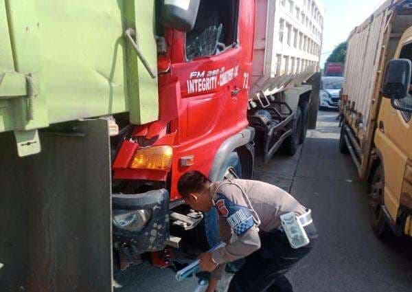 3 Truk Kecelakaan di Jalan Raya Parung Bogor, 1 Orang Terluka