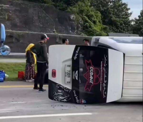 Lalin Tol Cipali Lancar, Sempat Macet Imbas Mobil Travel Terguling di KM 183