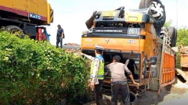 Kecelakaan di Tol Cibitung-Cilincing, Truk Pasir Terbalik