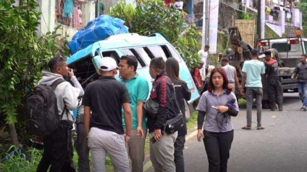 Rem Blong, Elf Kecelakaan di Jalur Mudik Nagreg Bandung Rem Blong, Elf Kecelakaan di Jalur Mudik Nagreg Bandung