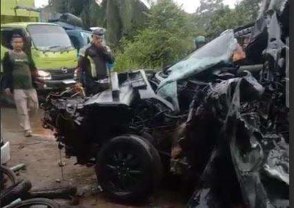 Kecelakaan Maut di Jombang, Pasutri Lansia Tewas Ditabrak Innova
