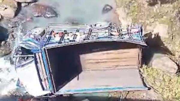 Truk Kecelakaan Masuk Jurang di Pesisir Barat Lampung, 2 Orang Dikabarkan Tewas